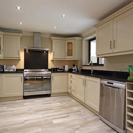 M1, M62, Free Parking, Wifi, 8 Beds, Separate Office Dewsbury Exterior photo