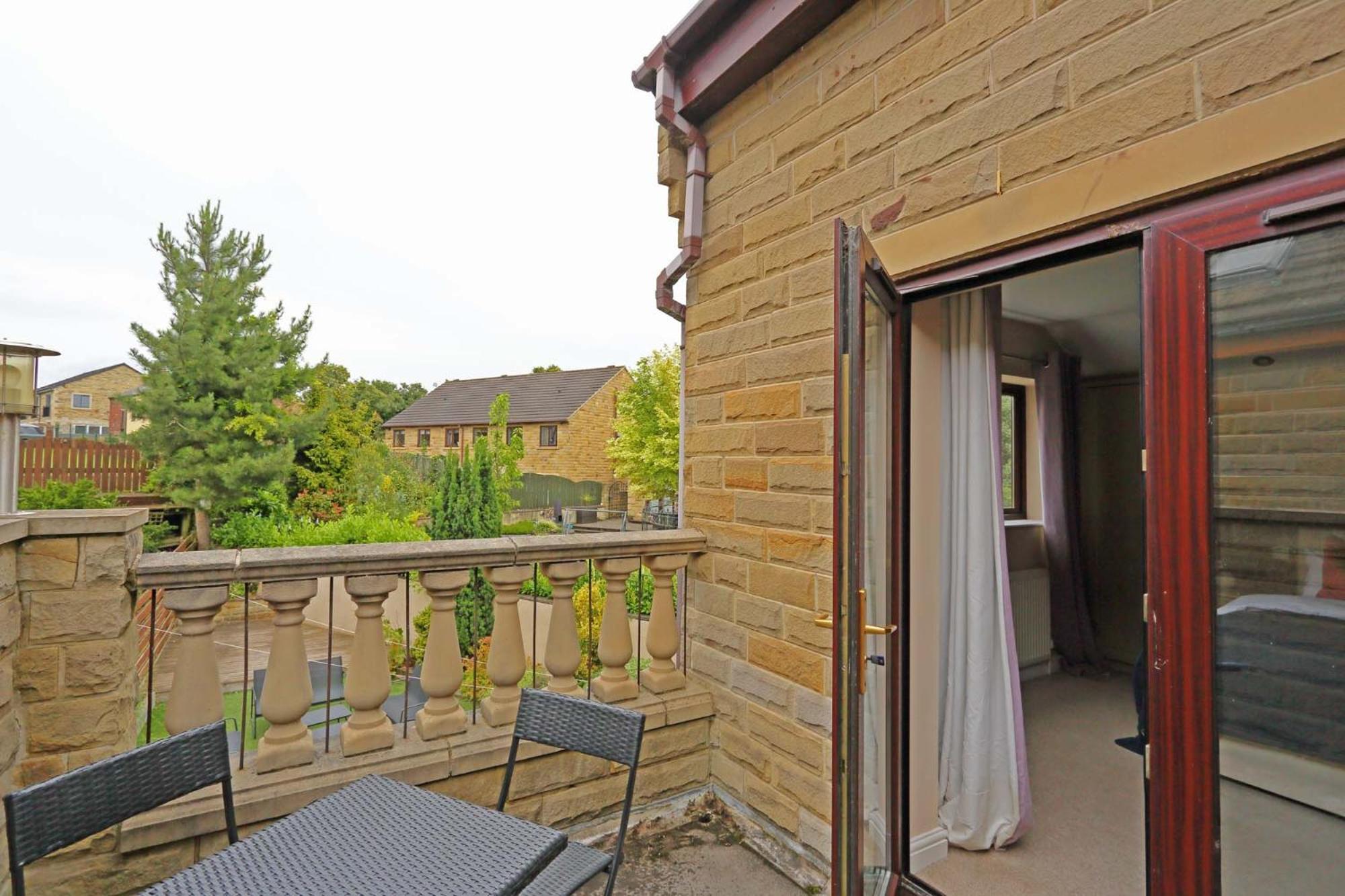 M1, M62, Free Parking, Wifi, 8 Beds, Separate Office * Dewsbury