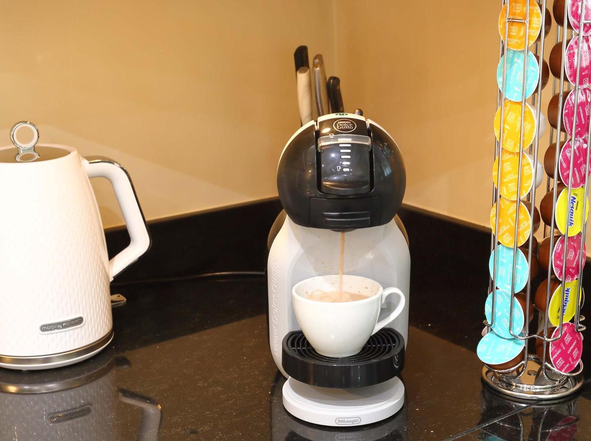 Villa M1, M62, Free Parking, Wifi, 8 Beds, Separate Office Dewsbury