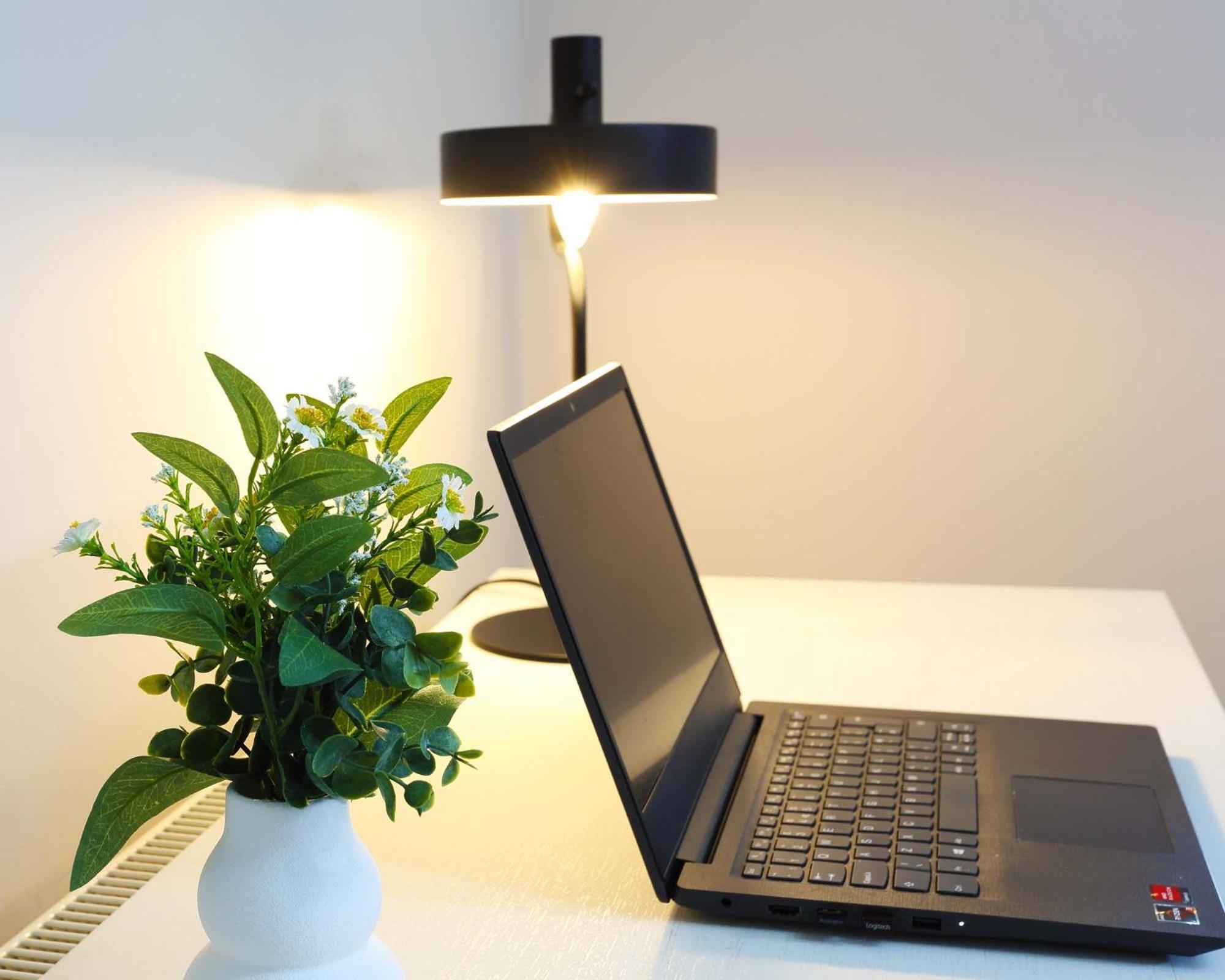 M1, M62, Free Parking, Wifi, 8 Beds, Separate Office * Dewsbury