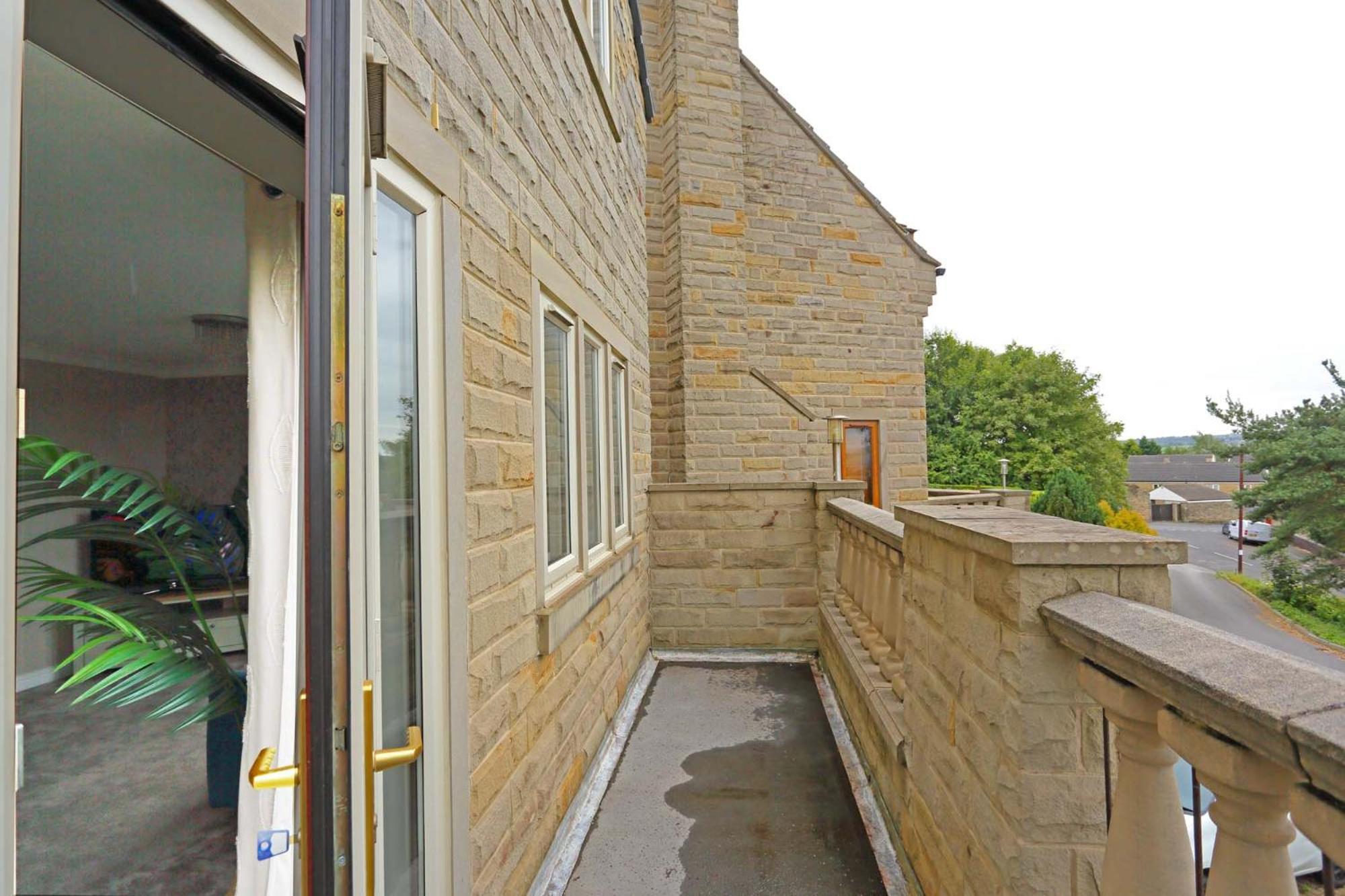 M1, M62, Free Parking, Wifi, 8 Beds, Separate Office Dewsbury